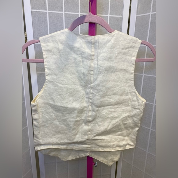 DISSH Cream Sleeveless Button-Up Blouse - Picture 2 of 4